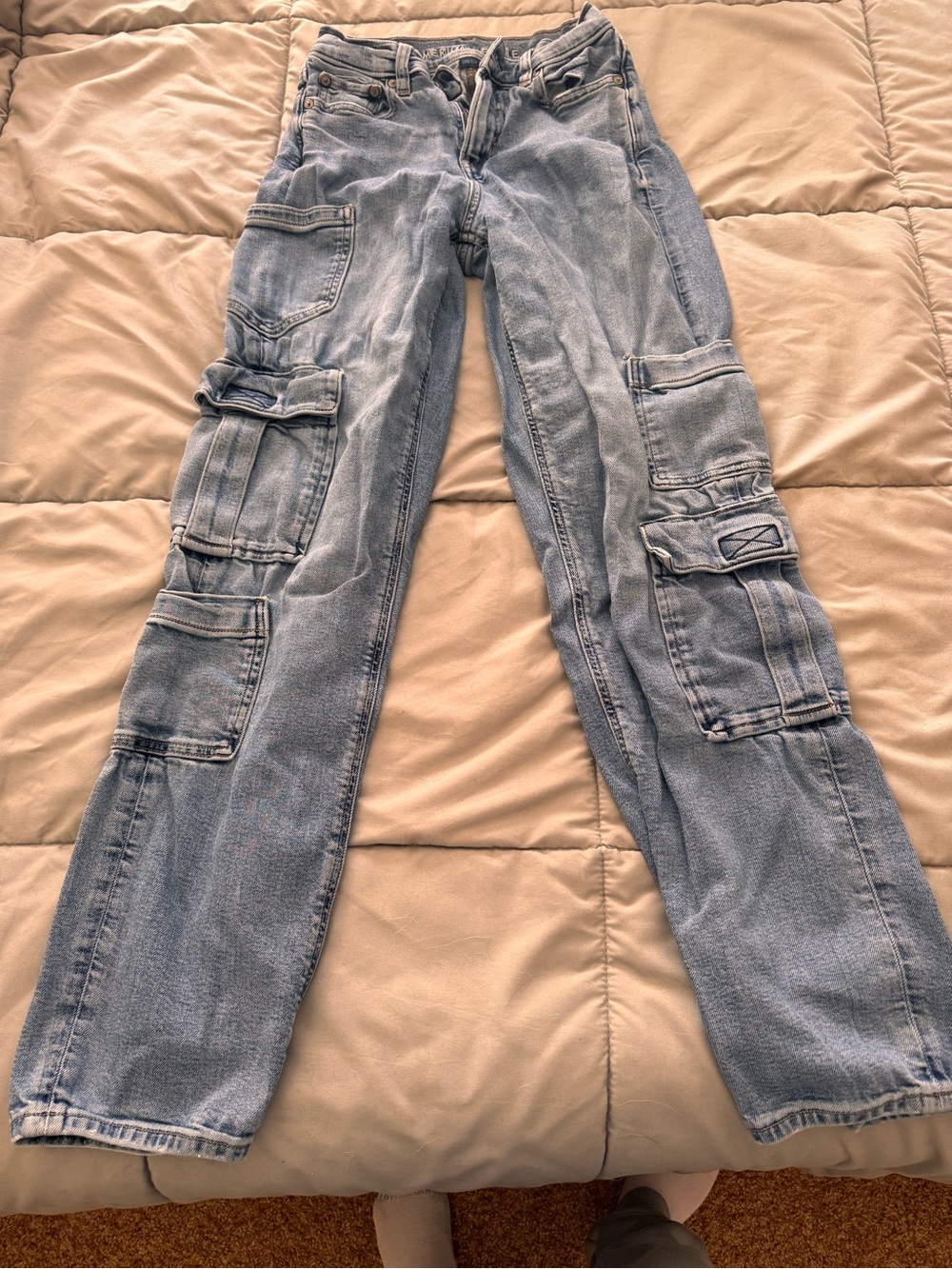 AMERICAN EAGLE STRETCH Light Wash Cargo Jeans with Multi Pockets